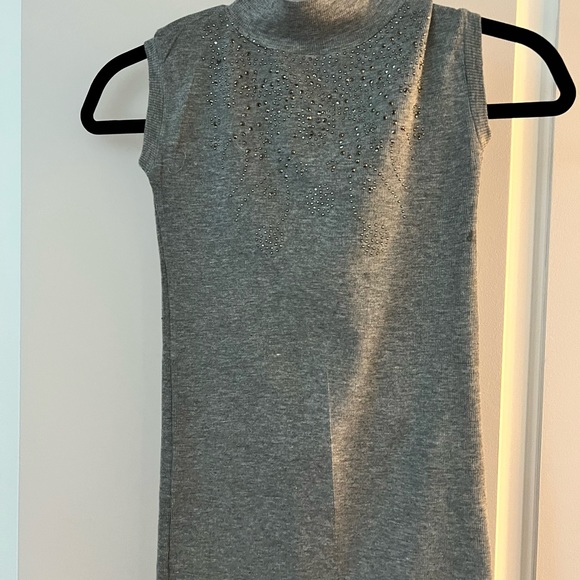 Top- Small- gray - Picture 2 of 3